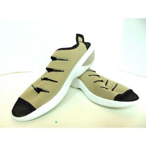 Bzees Beige Slide On Open Toe Comfort Shoe Size 9.5M in great condition. no flaw